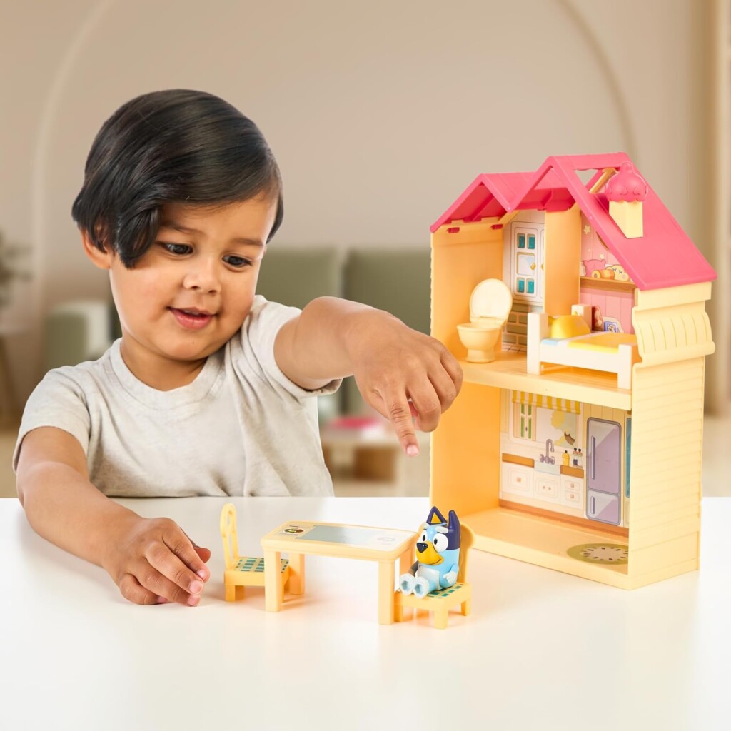 Bluey Mini Home Playset | Compact House Playset with Carry Handle | Three Different Rooms | Kitchen, Bedroom and Bathroom | Includes Figure with 5 Play Pieces - Image 7