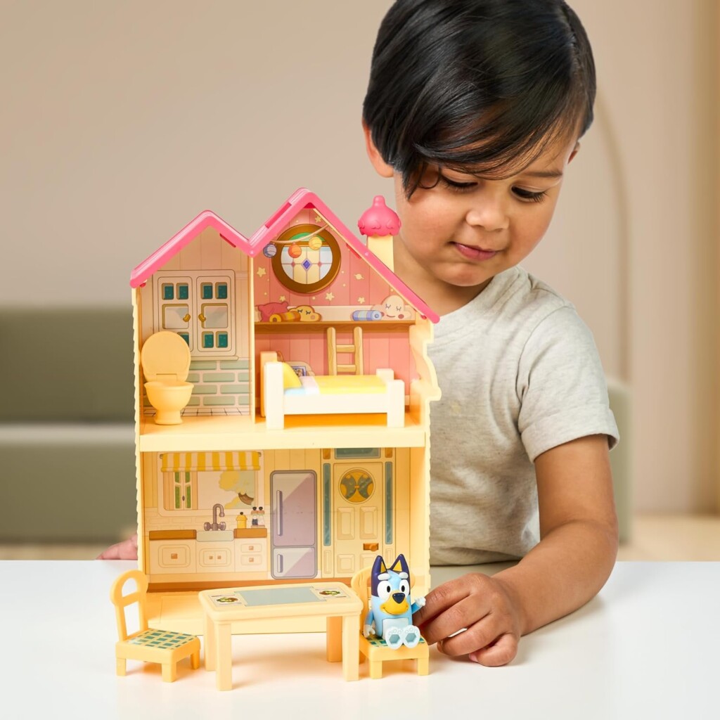 Bluey Mini Home Playset | Compact House Playset with Carry Handle | Three Different Rooms | Kitchen, Bedroom and Bathroom | Includes Figure with 5 Play Pieces - Image 9