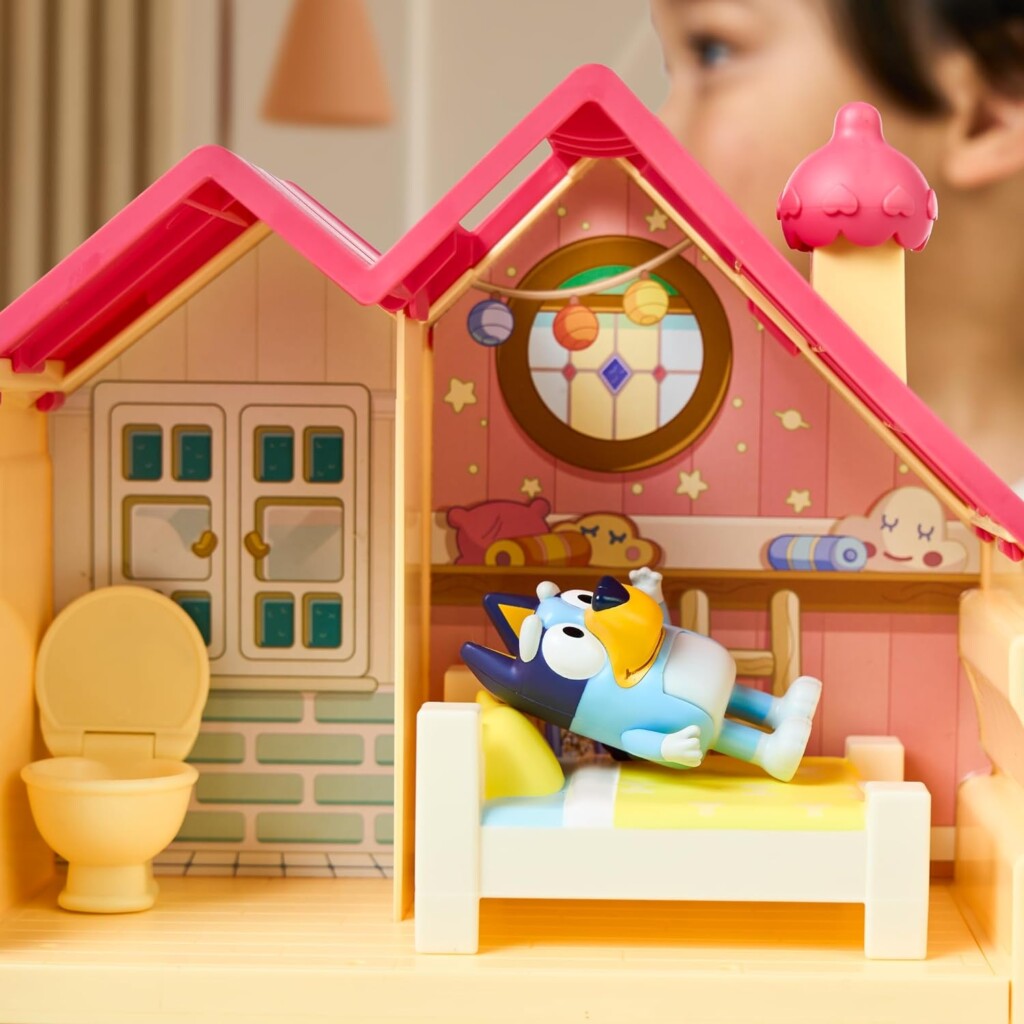 Bluey Mini Home Playset | Compact House Playset with Carry Handle | Three Different Rooms | Kitchen, Bedroom and Bathroom | Includes Figure with 5 Play Pieces - Image 6